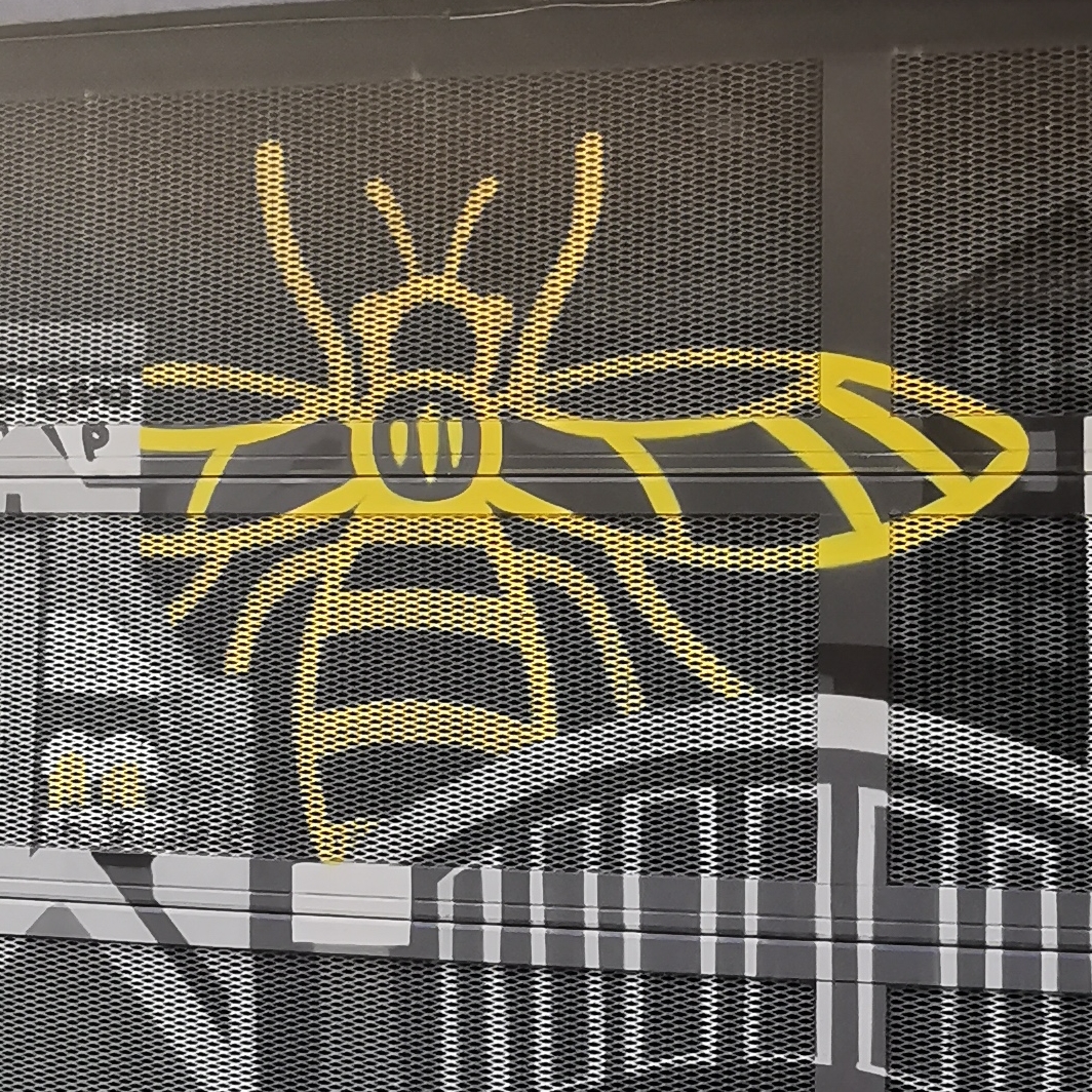 Bee mural om Sherratt Street, Ancoats