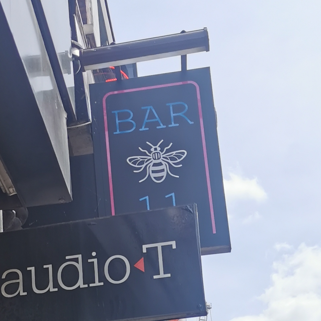 Bee on Bar 11 sign, Bridge Street