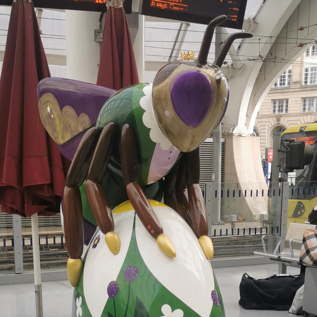 Bee in the City, Sylvia at Victoria Station