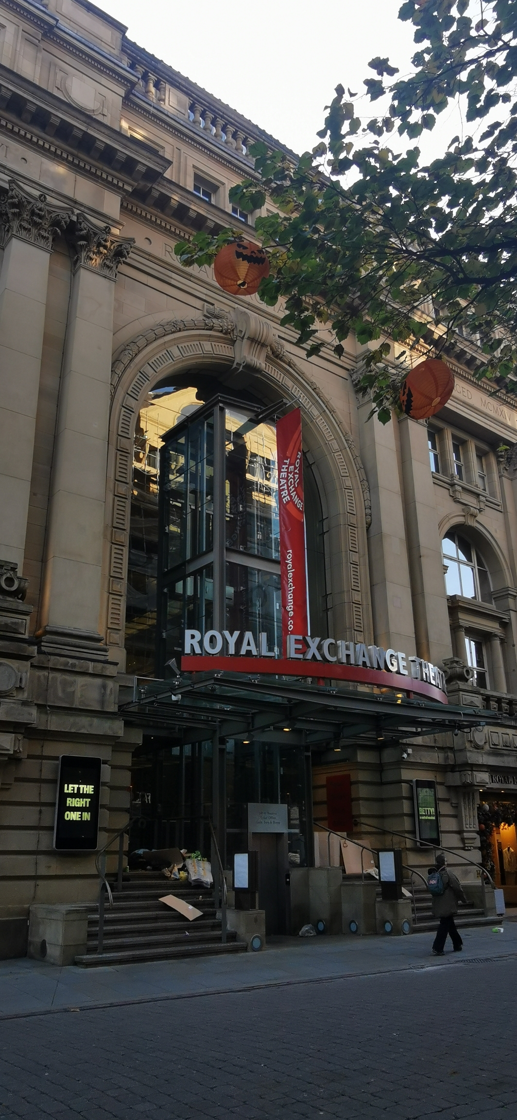 Photo taken between Royal Exchange and Cross Street